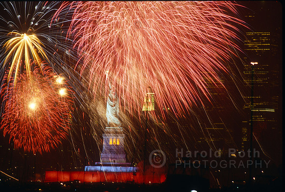 statue_of_liberty_fireworks01