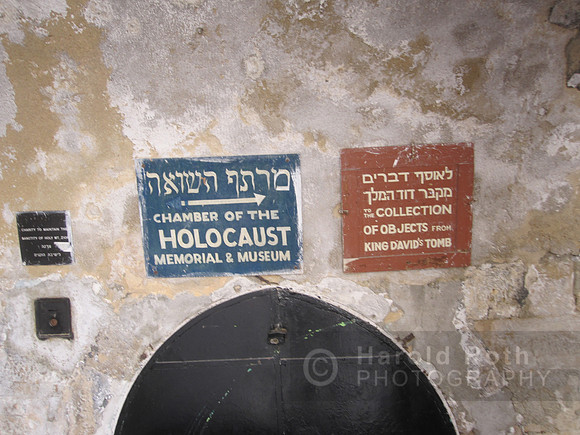 holocaust_sign02_hr