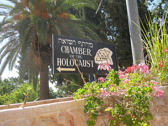 holocaust_sign04_hr