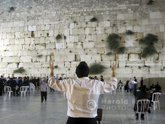 wall_praying07_hr