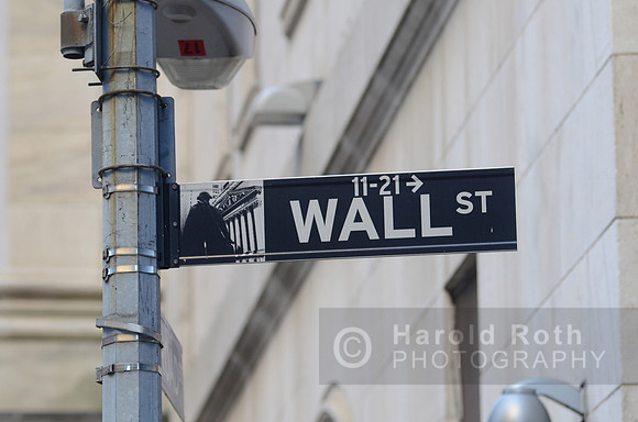 wall_street_sign01_hr