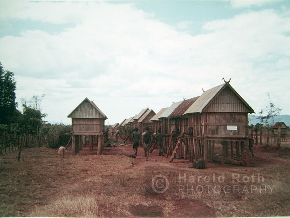 monainyard_village02_hr