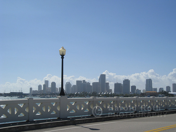 miami_beach_lamp02_hr