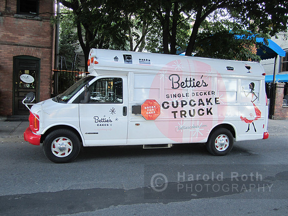 bettys_cupcake_truck01_hr