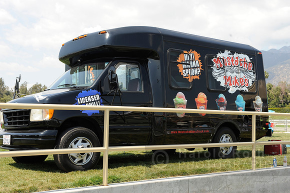 mustache_mikes_foodtruck01_hr