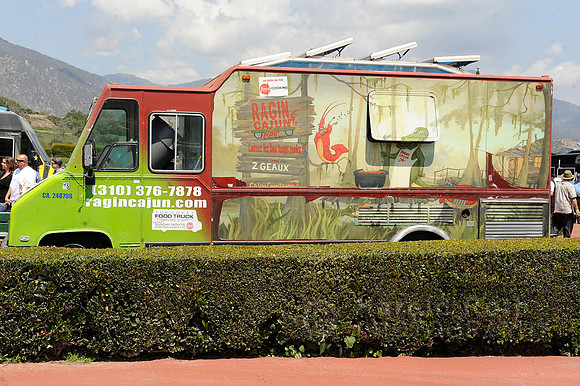 ragin_cagin_foodtruck01_hr