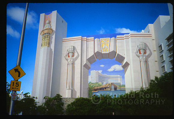 fountainbleau_mural