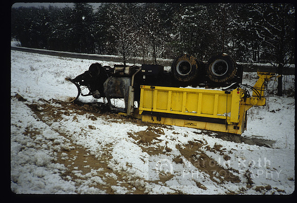 overturned_truck