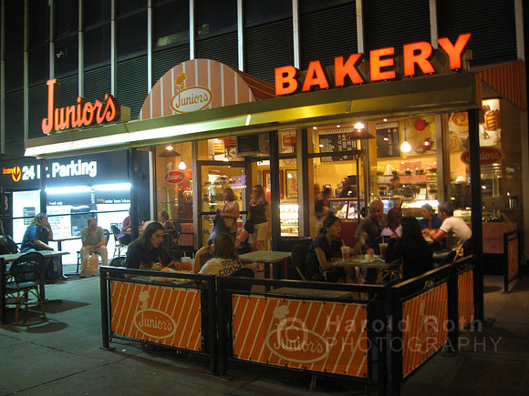 juniors_bakery01_hr