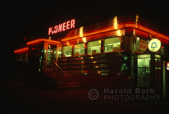 pioneer_diner01_hr